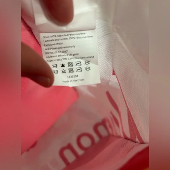 Lululemon Athletica Large Reuseable Red/White Tote Bag with snap - Picture 8 of 8